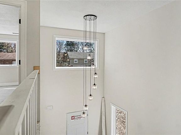 4th image of 5516 NW Verlin Dr