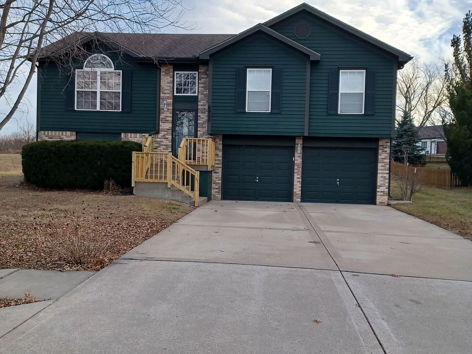 6905 NE 113TR
FRONT VIEW, DOUBLE GARAGE
