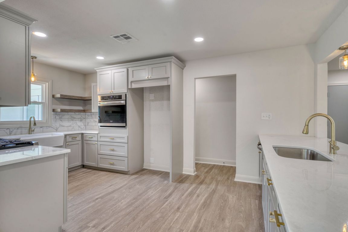 10-KITCHEN