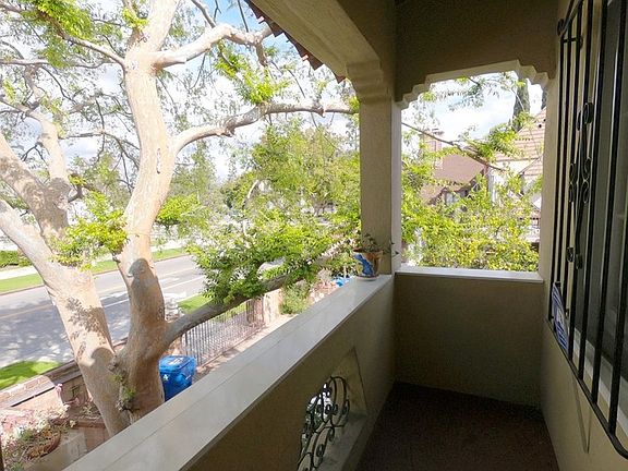 2nd image of 1016 S Crescent Heights Blvd