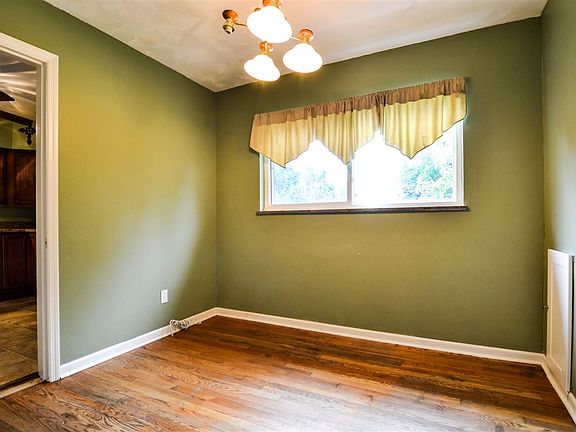 4th image of 6 Grand Ave