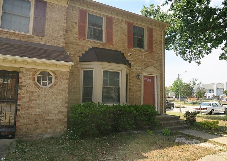 1st image of 307 Paxford Dr