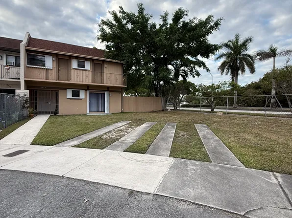 2414 SW 111th Ave, Miami, FL 33165