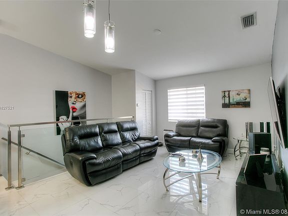 4th image of 2214 W 74th St APT 201-27