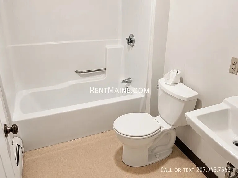 2412 Western Ave #C — Photo 9