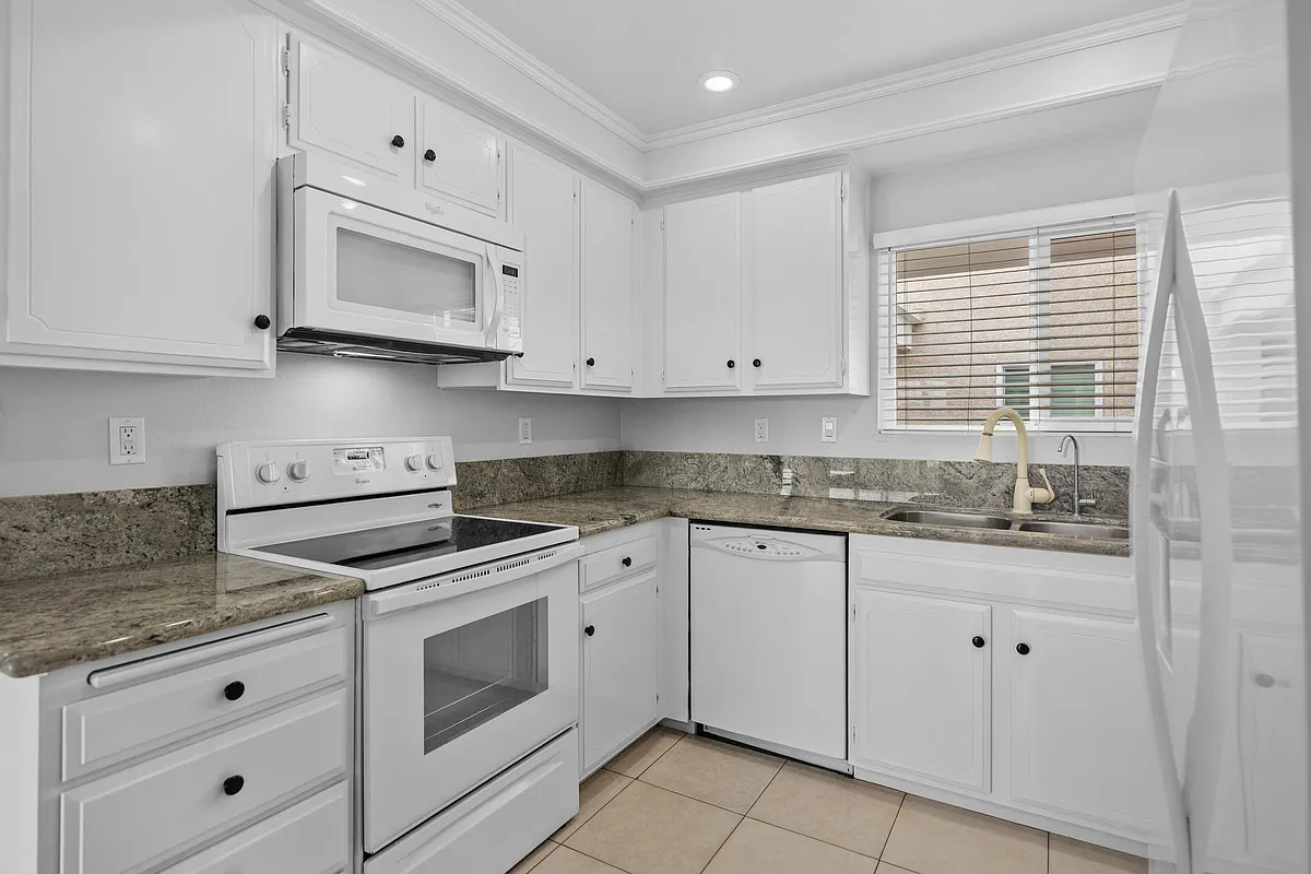 1 bed, 961 sqft, $2,700 — Photo 4