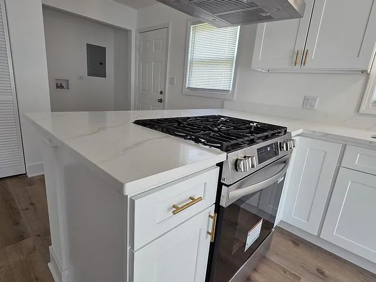14916 Langley Ave — Photo 6