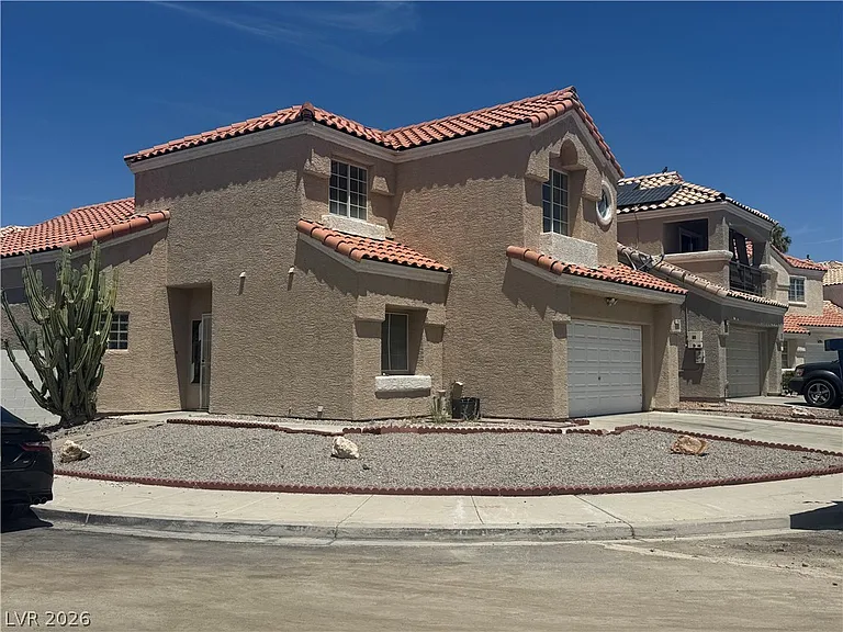 2724 Trotwood Ln — Photo 2