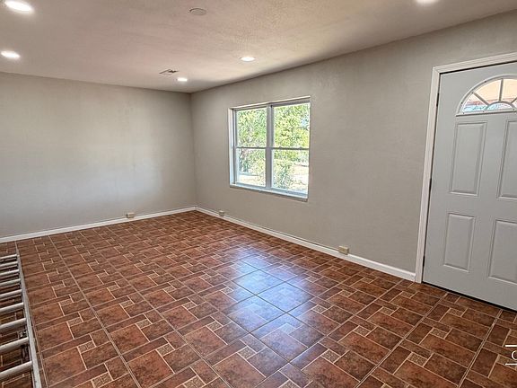 3rd image of 701 11th Ave
