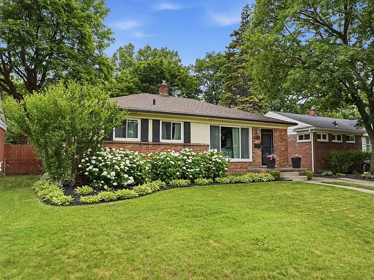1132 Hickory Ave — Photo 3
