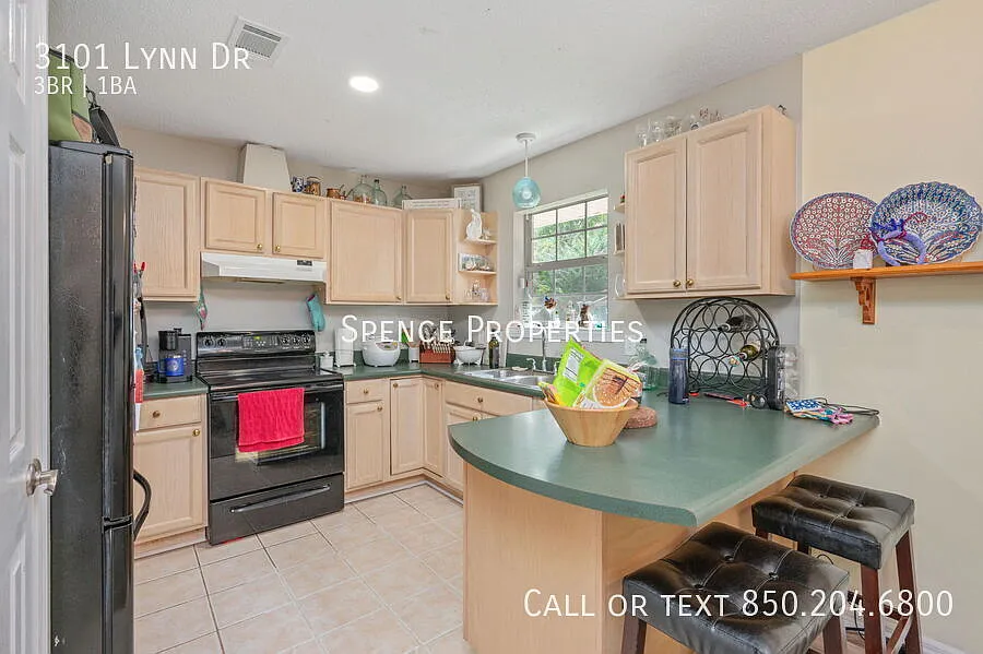 3 bed, 1054 sqft, $1,950 — Photo 4
