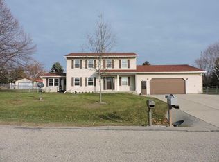 W6001 Apple Ln, Fort Atkinson, WI 53538