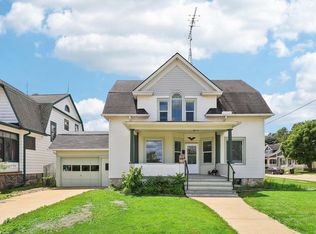 325 W Chestnut St, Burlington, WI 53105