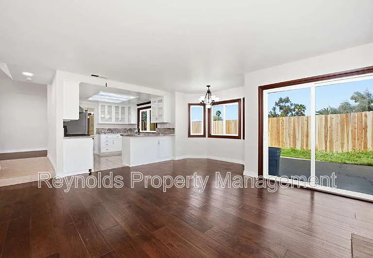 9462 Pipilo St — Photo 3