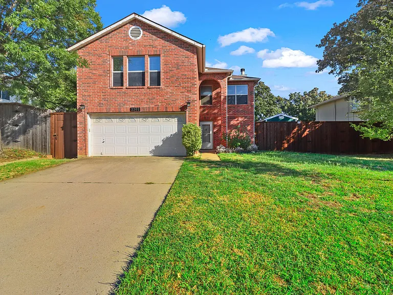 2202 Barton Springs Dr — Photo 1