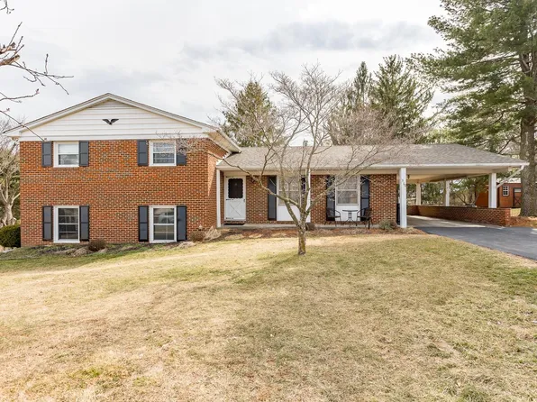 310 Sussex Dr, Staunton, VA 24401