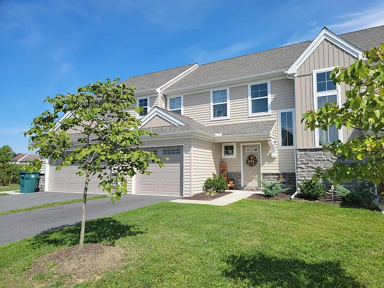 64 Rollins Ln — Photo 1