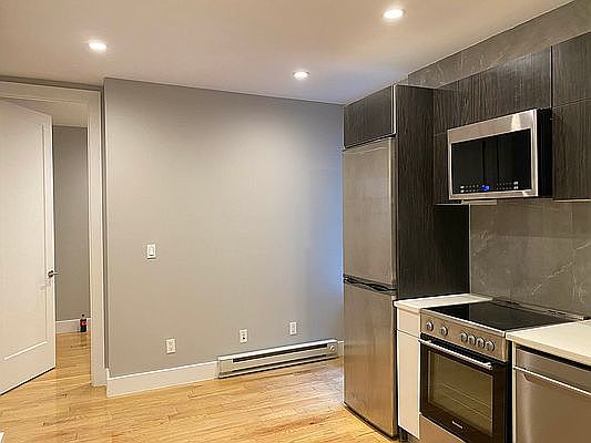 4th image of 1569 Lexington Ave