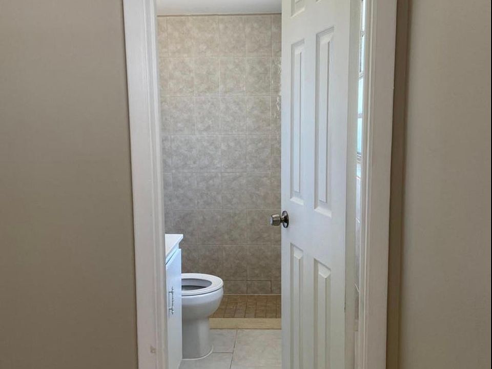 1st image of 298 NE Surrey St