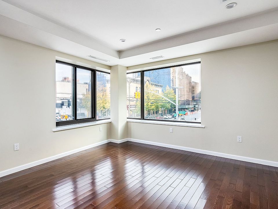 1st image of 3119 37th Ave #2A