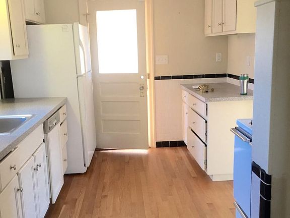 Kitchen - dishwasher - stove and refrigerator
