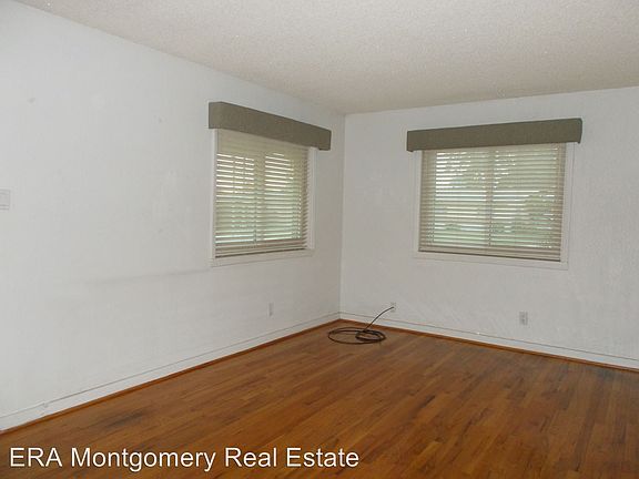 3rd image of 1001 Dogwood Ln