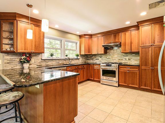 2888 Farm Walk Road, Yorktown Heights NY ( 10 OF 34).jpg