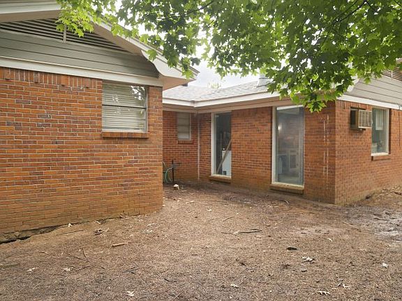 2nd image of 712 Persimmon Dr