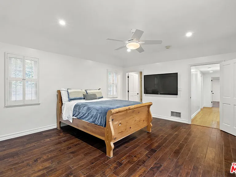 1233 Corsica Dr — Photo 7