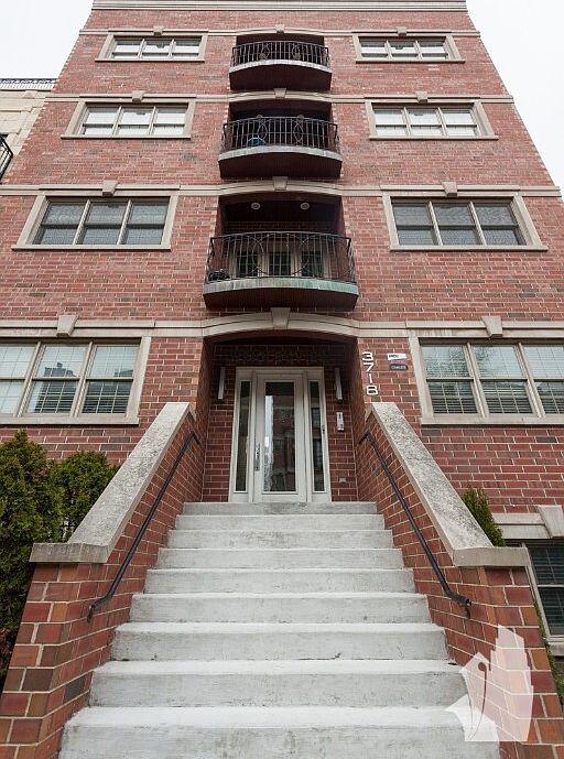 1st image of 3718 N Wilton Ave #1T
