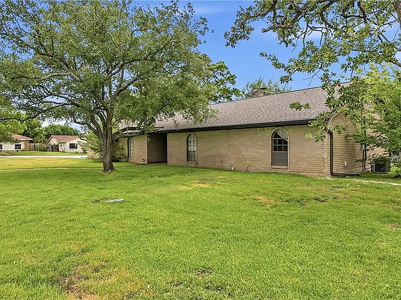 2nd image of 3901 Oak Bend Dr