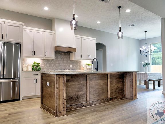 2nd image of 6814 Maple View Ln
