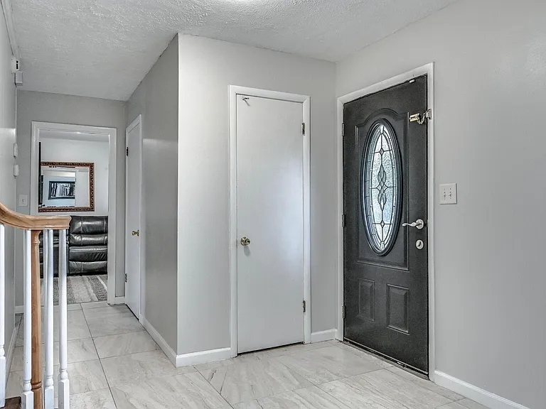 655 Harding Pl — Photo 6