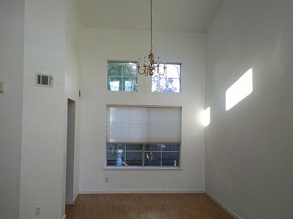 5th image of 375 Montserrat Dr