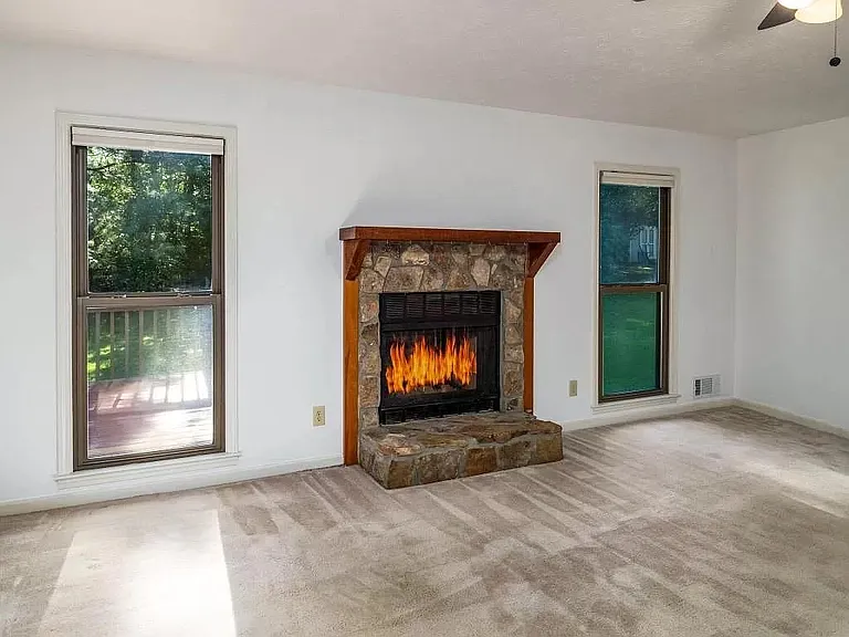 1146 Hutch Ln — Photo 18