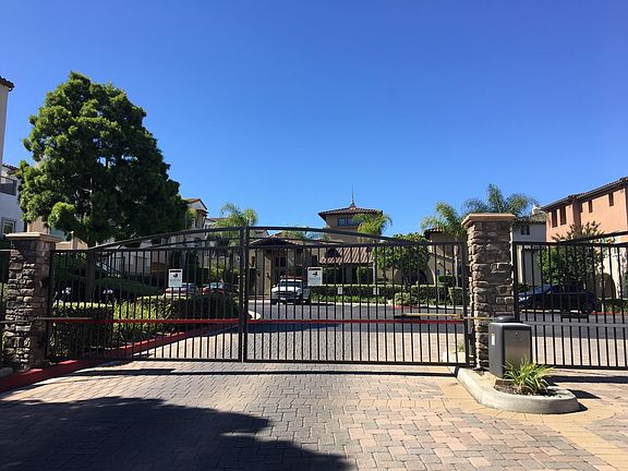 2nd image of 331 Bishop Dr