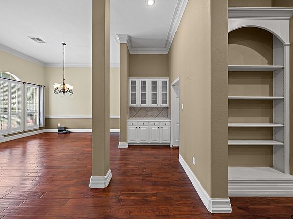 4th image of 709 Benbrook Ct