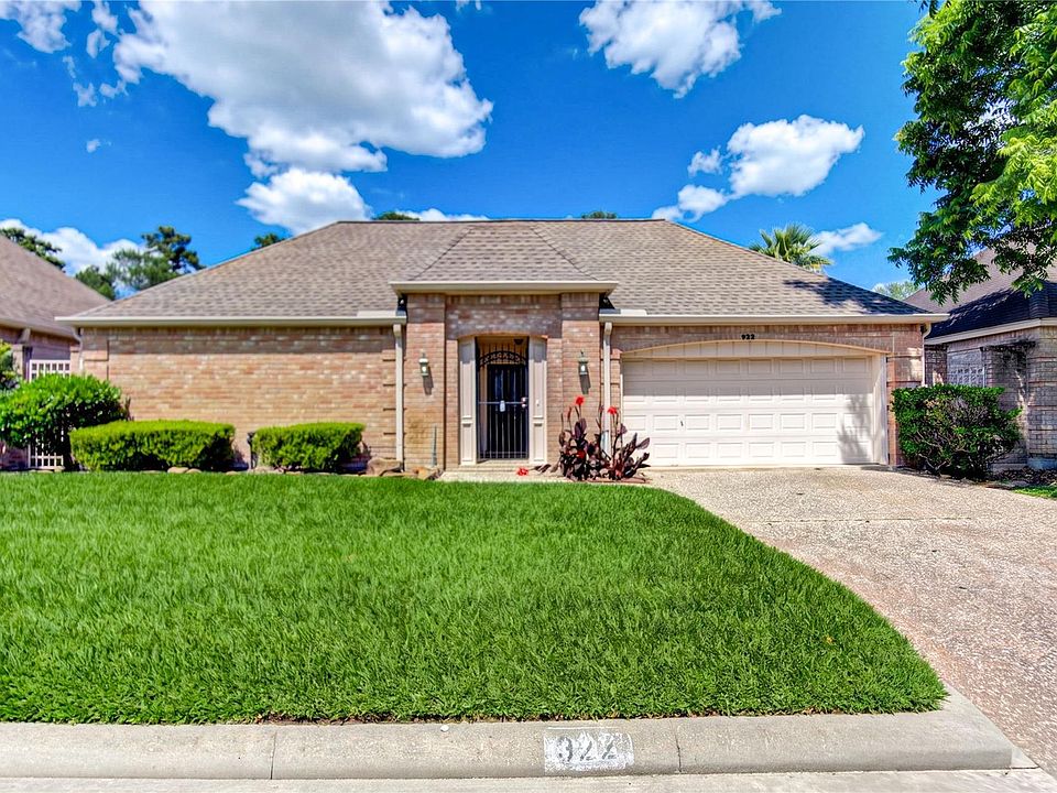 1st image of 322 W Champions Colony #Iii