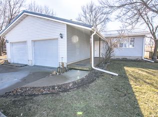 905 4th St, Victor, IA 52347