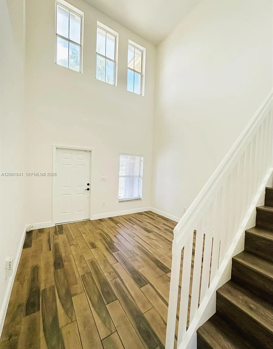 202 Riverwalk Cir — Photo 4
