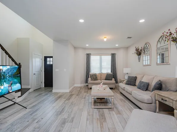 634 Darlington Avenue image 3 of 16