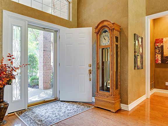 3rd image of 5517 Hunterwood Ln