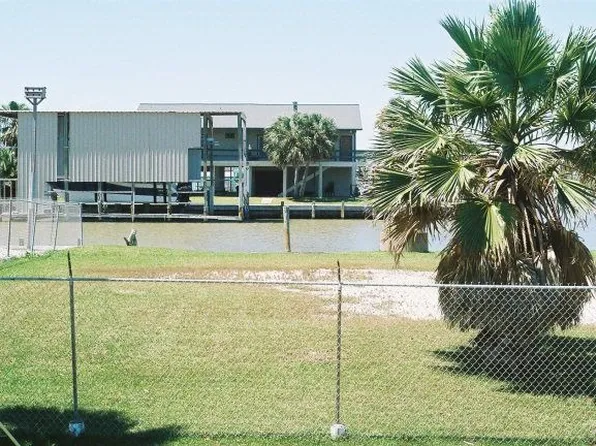 501 Swordfish Ln, Surfside Beach, TX 77541