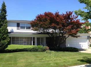 756 Moorland Dr, Grosse Pointe Woods, MI 48236