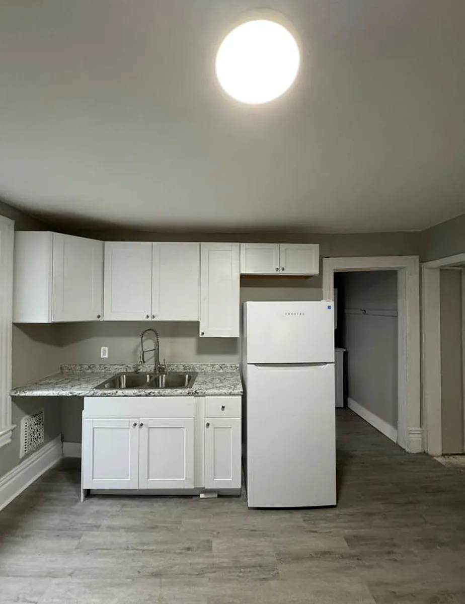 Building Photo - 6325 Phillips Ave #2