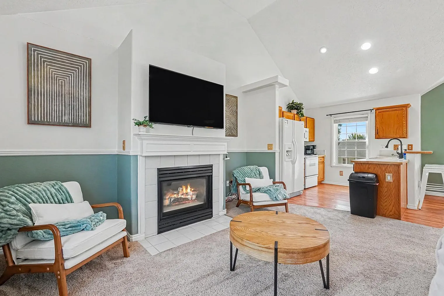 3 bed, 3.0 bath, 1539 sqft, $3,977 — Photo 2