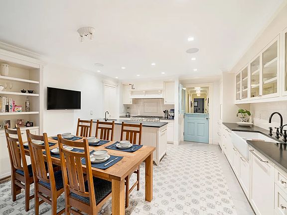 4th image of 112 W 87th St