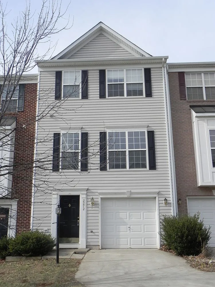 2272 Forsythia Dr photo 1