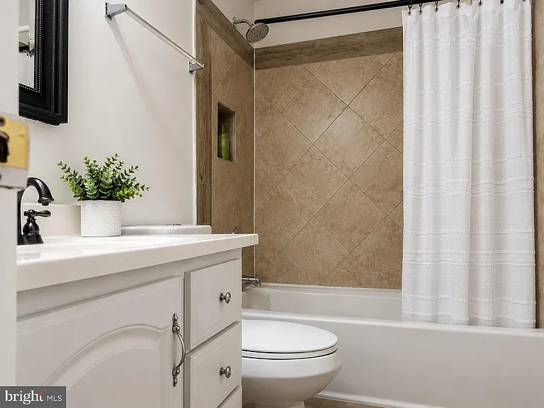 5559 Hecate Ct — Photo 15