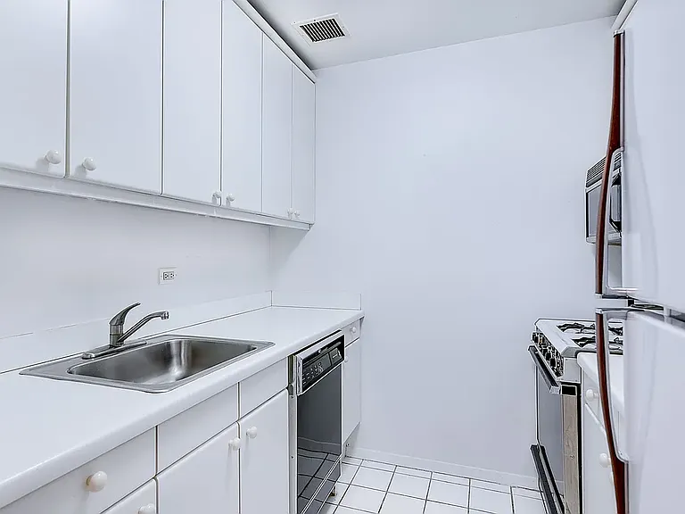 106 Central Park S #20N — Photo 8